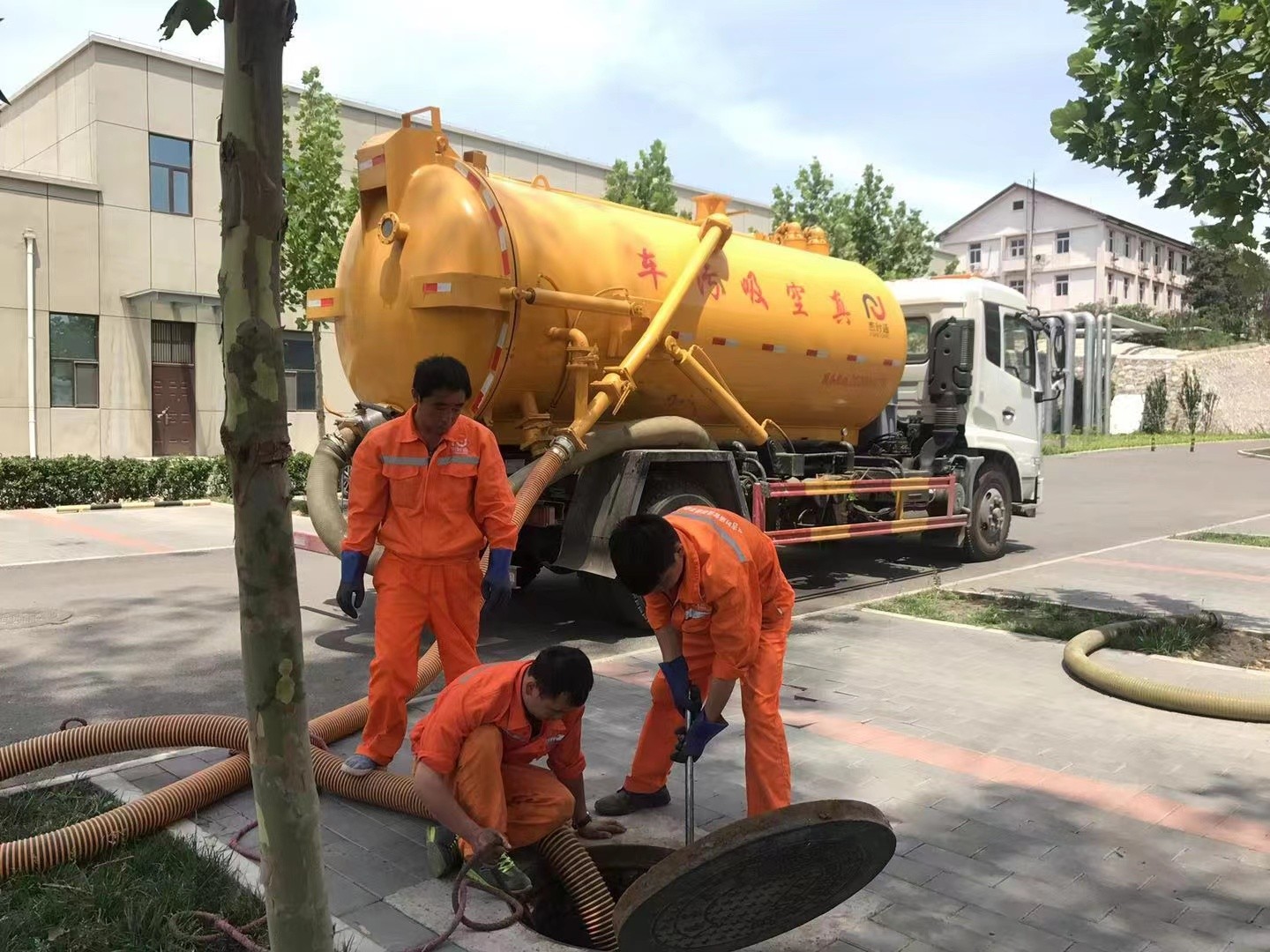 靖西化粪池清理与5-8吨吸粪车施工效率分析